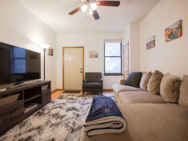 413 E Carson St — Photo 5