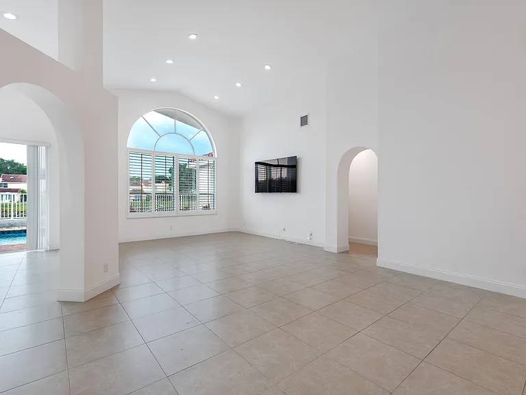 23390 Torre Cir — Photo 10