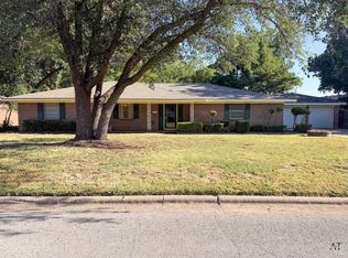 803 Sycamore Dr, Burkburnett, TX 76354