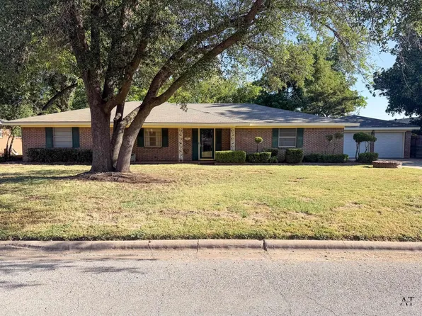 803 Sycamore Dr, Burkburnett, TX 76354