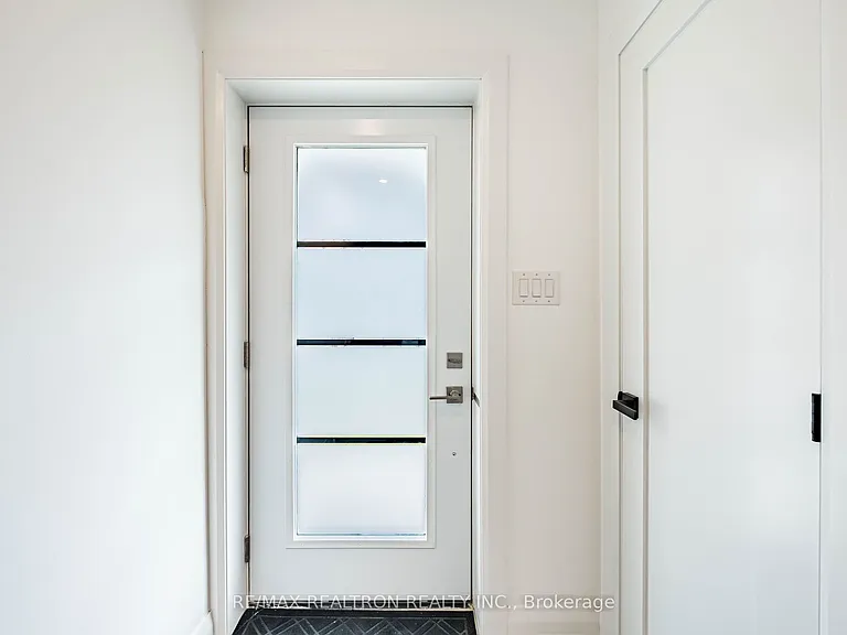 230 Boon Ave #LANEWAY — Photo 4
