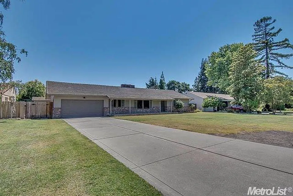 3 bed, 1887 sqft, $2,999 — Photo 2