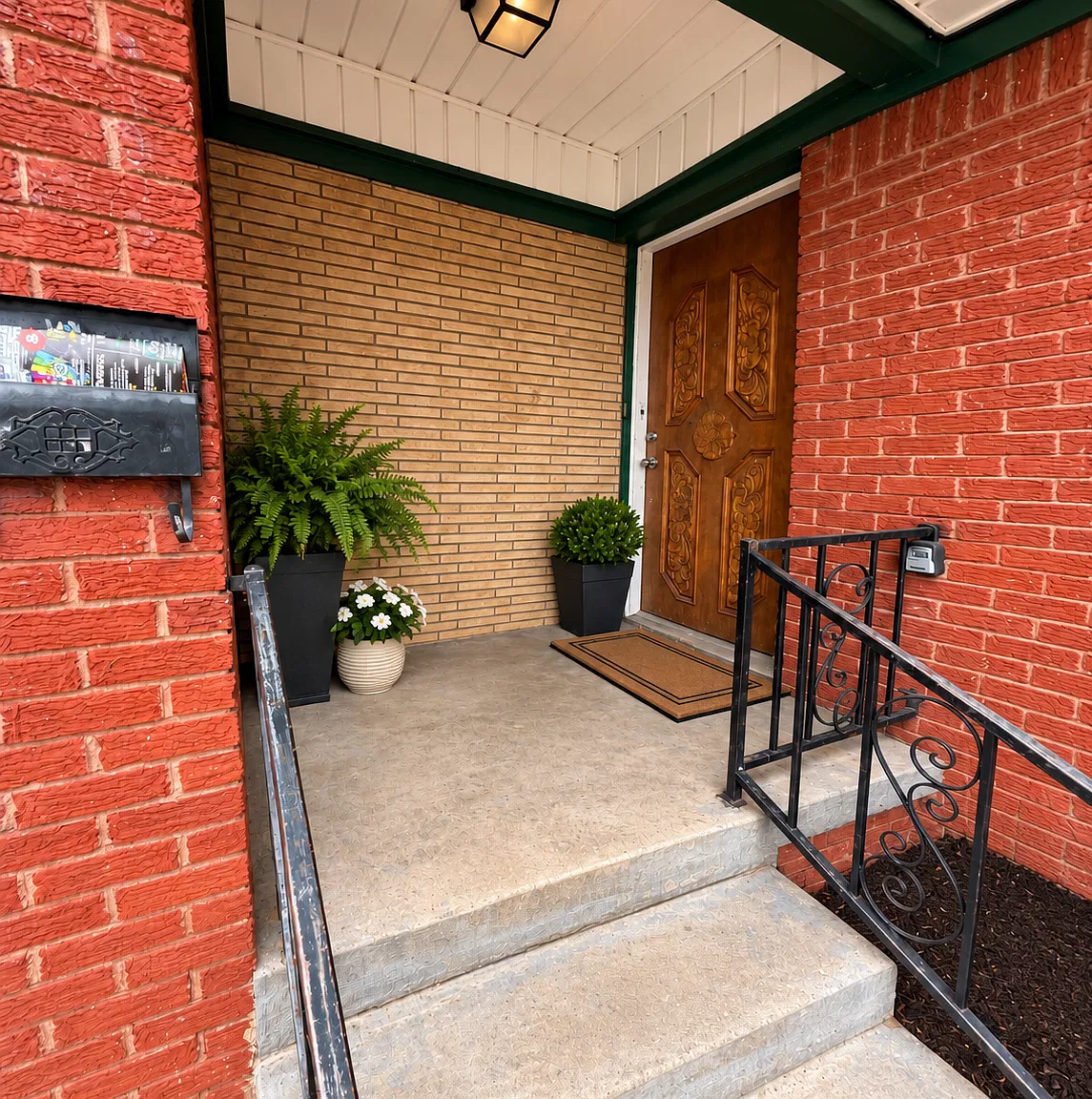 3 bed, 1.5 bath, 1234 sqft, $1,140 — Photo 1