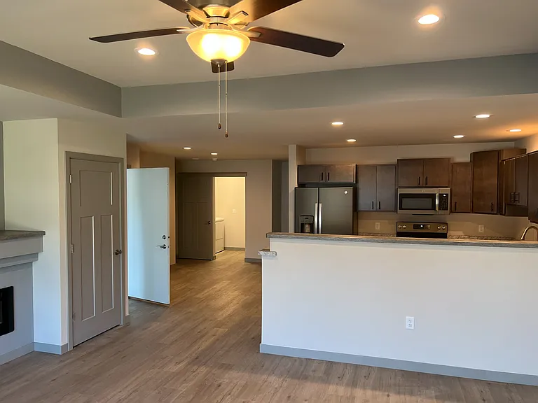 1209 Salem Dr — Photo 4