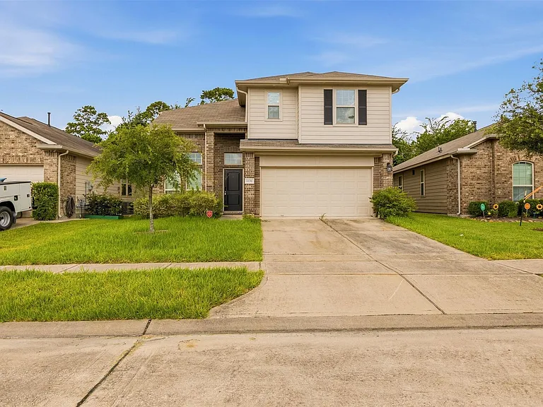 6131 Carpenters Cove Ln — Photo 1