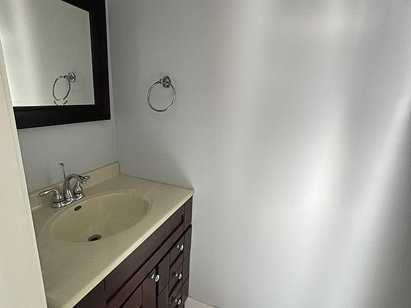4th image of 1184 E Candlenut Ln
