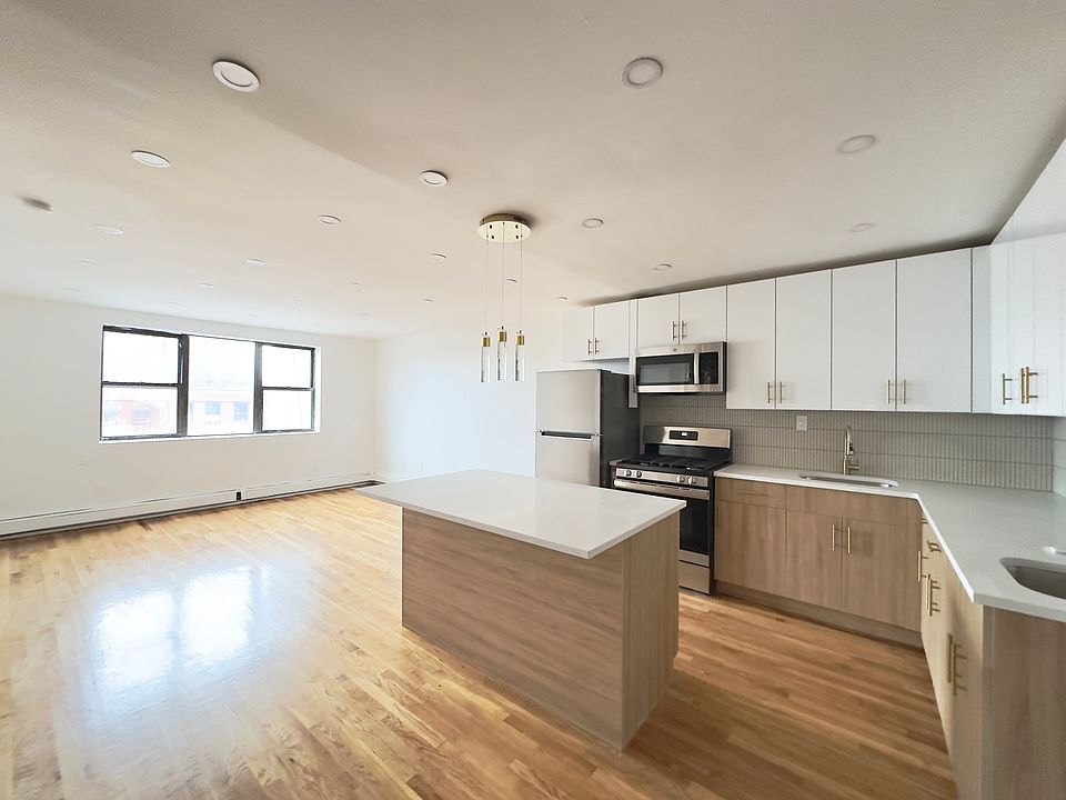 1st image of 831 Willoughby Ave #2A