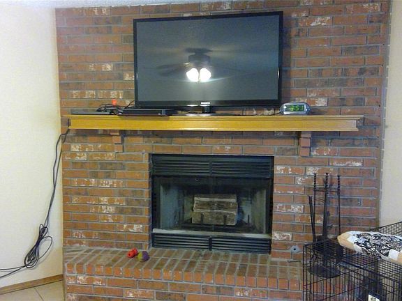 3rd image of 2607 Parkwood Dr
