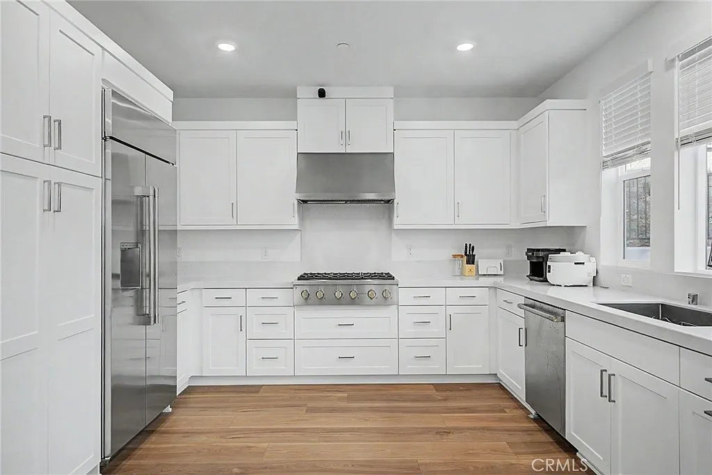 4 bed, 3.5 bath, 2535 sqft, $5,900 — Photo 4