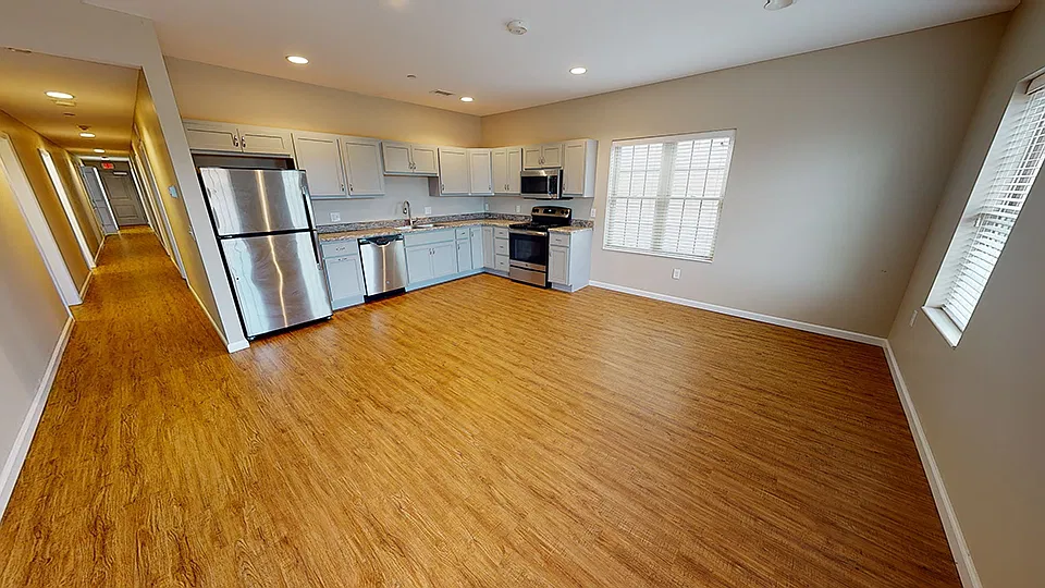 5 bed, 1520 sqft, $4,500 — Photo 3
