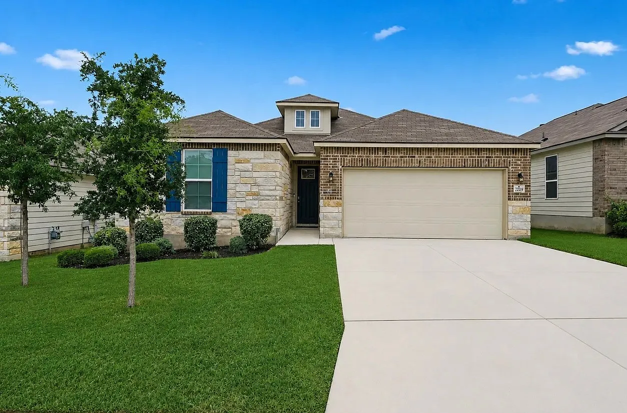 4 bed, 2242 sqft, $2,995 — Photo 2