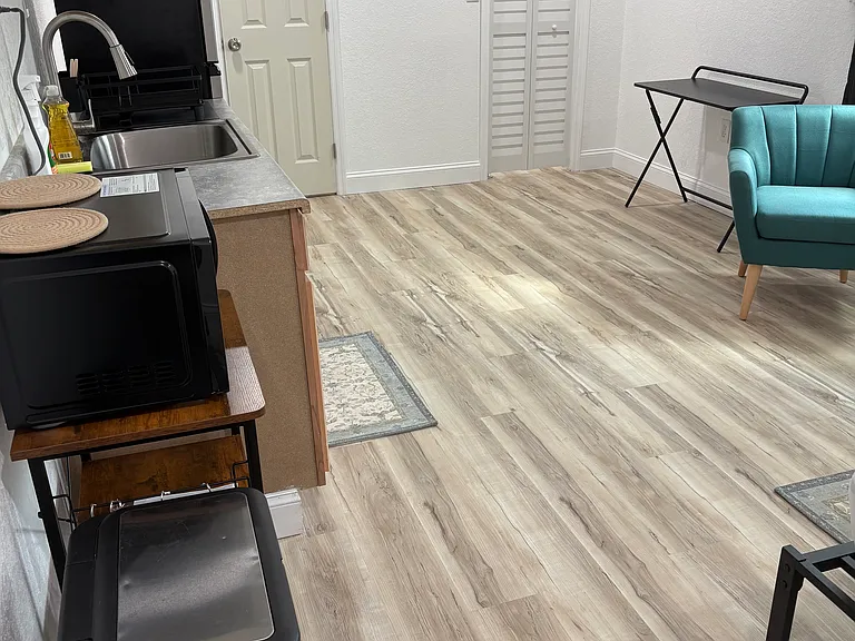 710 E Crenshaw St — Photo 4