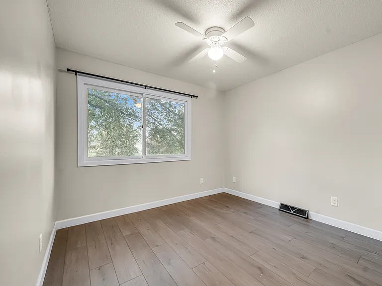 7416 Candlewood Dr N — Photo 22