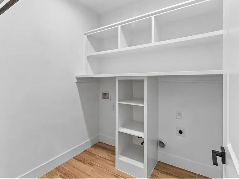 8323 Observatory St #B — Photo 14