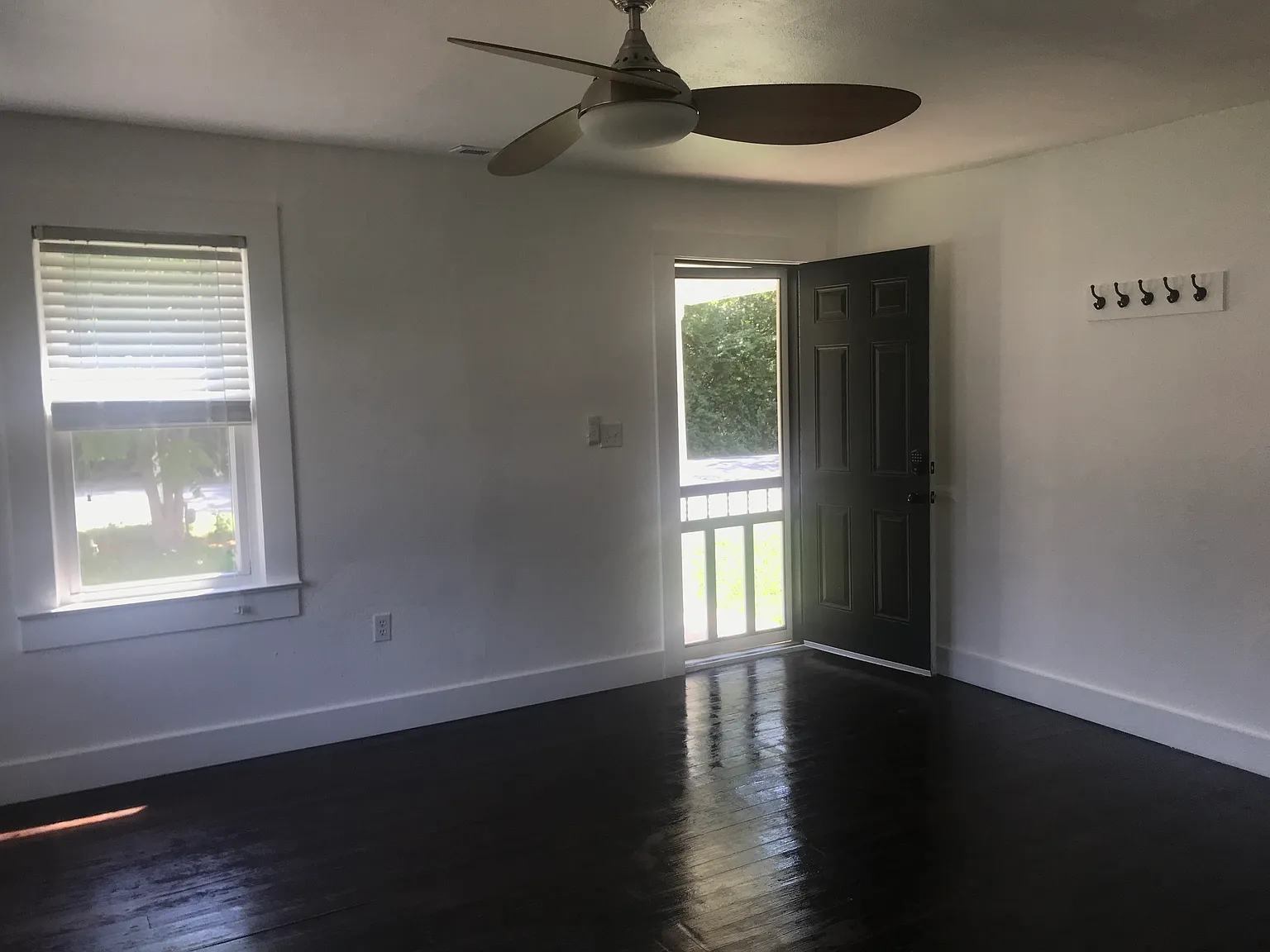 3 bed, 975 sqft, $1,800 — Photo 2