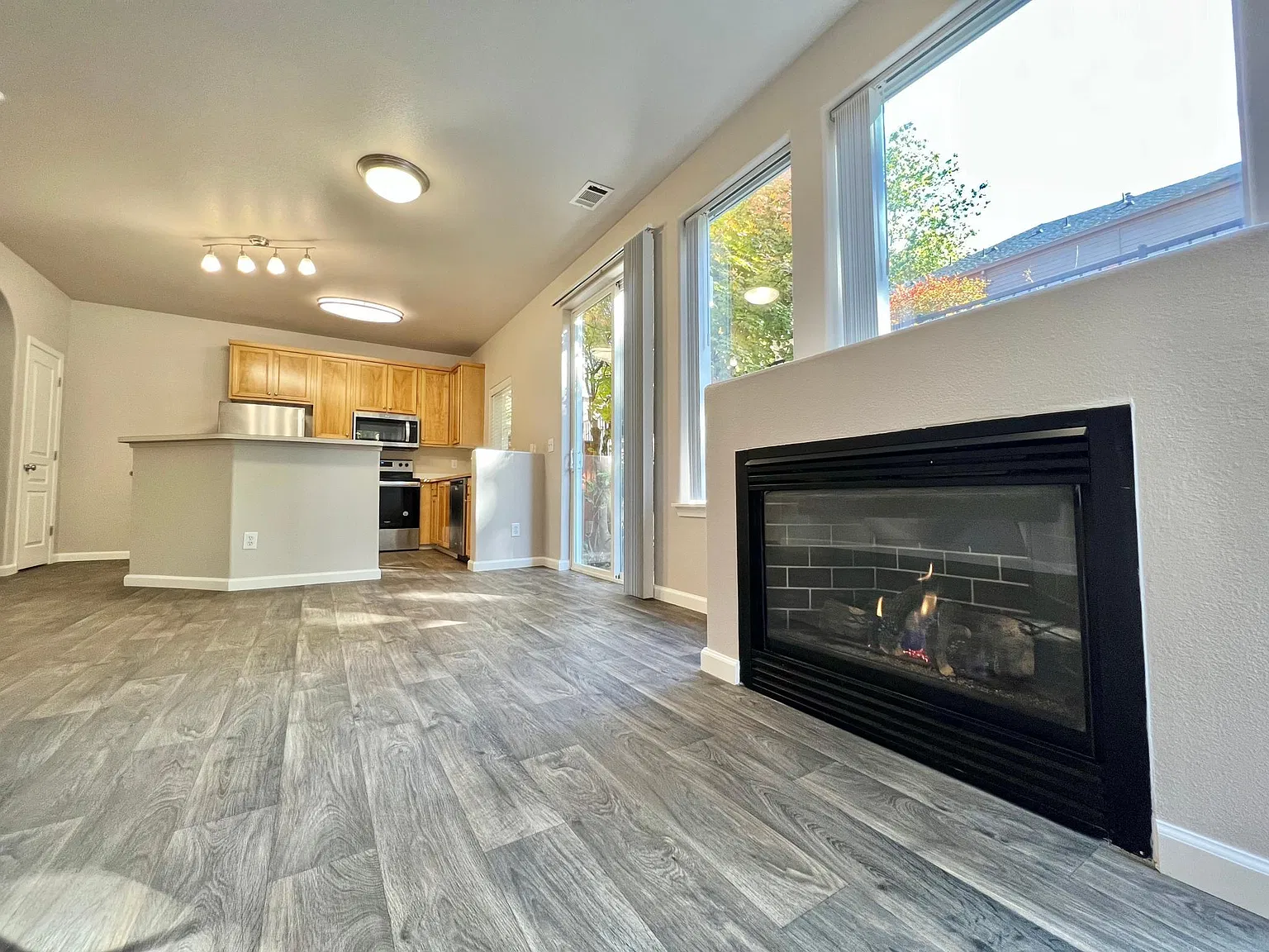 2 bed, 1220 sqft, $2,199 — Photo 2