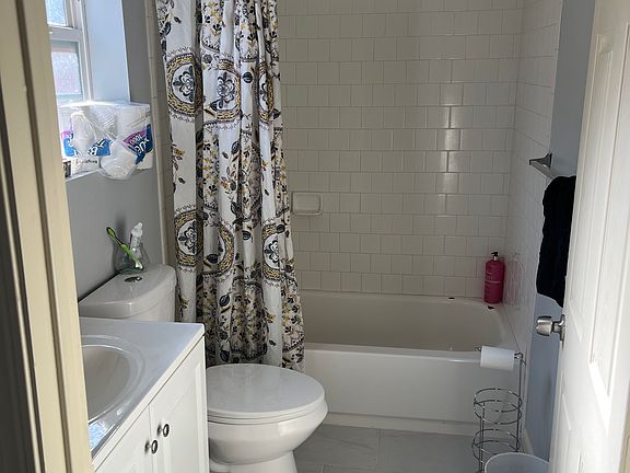 3rd image of 335 E 74th St