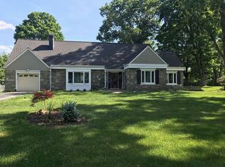 46 Fuller Ln, Hyde Park, NY 12538