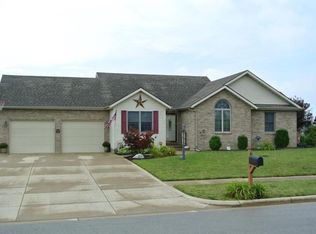 1317 Shoemaker Dr, Washington Court House, OH 43160