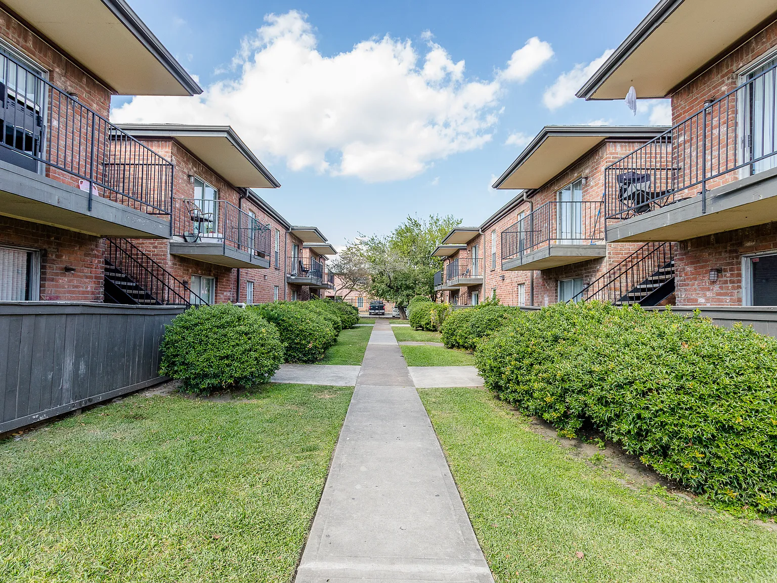 La Estancia Apartments — Photo 1