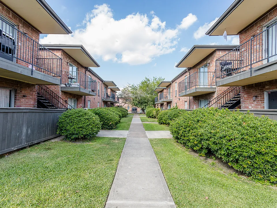 La Estancia Apartments