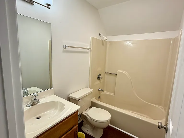 302 Rolling Acres Dr — Photo 7