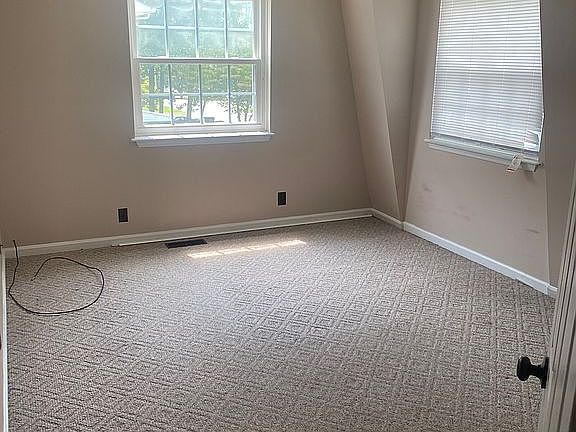 5th image of 91 Westgate Cir #A