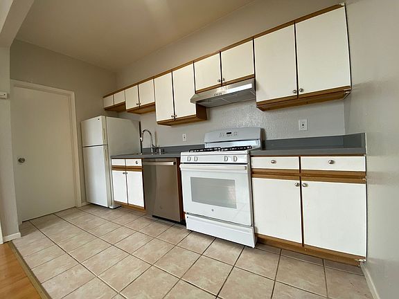 4th image of 629 E 19th St APT 306