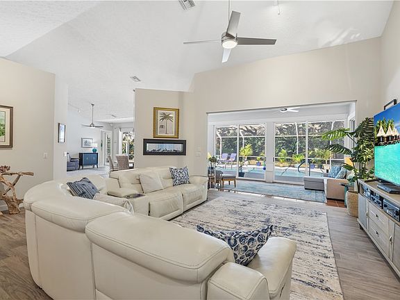 5th image of 330 Marbrisa Dr