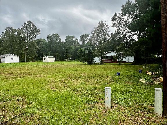 4th image of 689 Indian Hill Blvd