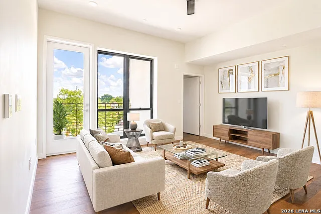 Studio, 1.0 bath, 456 sqft, $1,425 — Photo 3