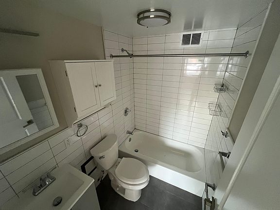 4th image of 2500-02 Kennedy Blvd #105