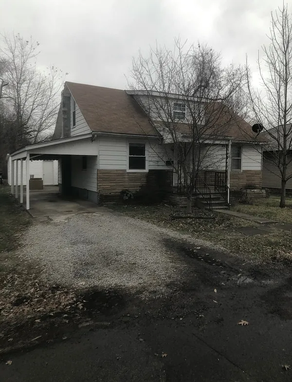3 bed, 1.0 bath, 1100 sqft, $1,300 — Photo 1