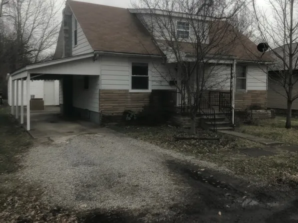 716 N 18th St, Herrin, IL 62948