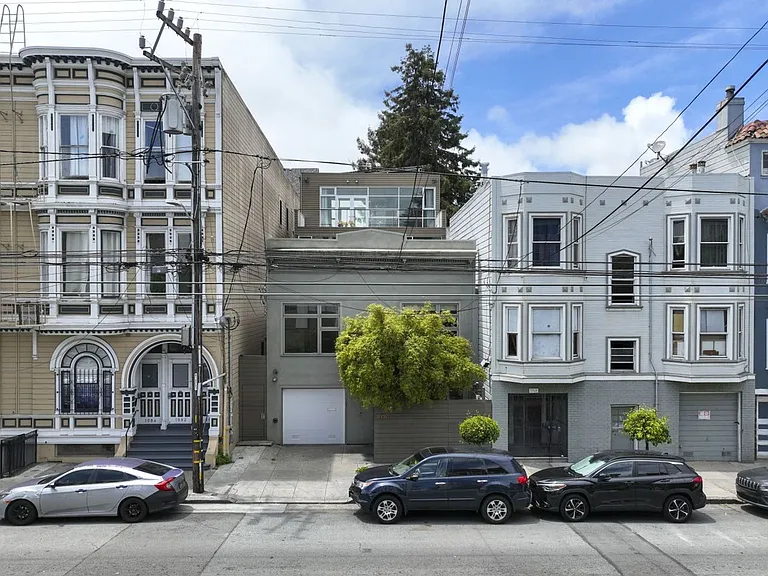 1076 S Van Ness Ave — Photo 57