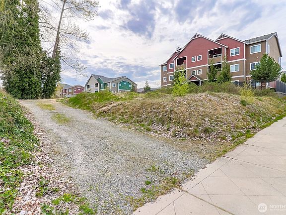 3rd image of 1725 Meridian Avenue E