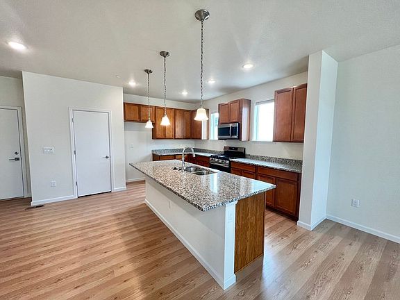 3rd image of 1138 Hornet Dr