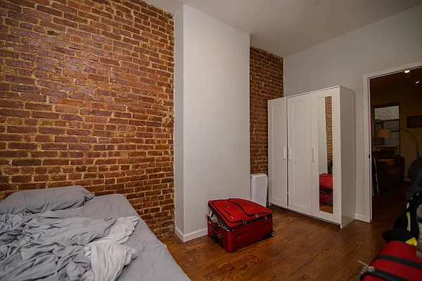 Rented by Nooklyn NYC LLC | media 35