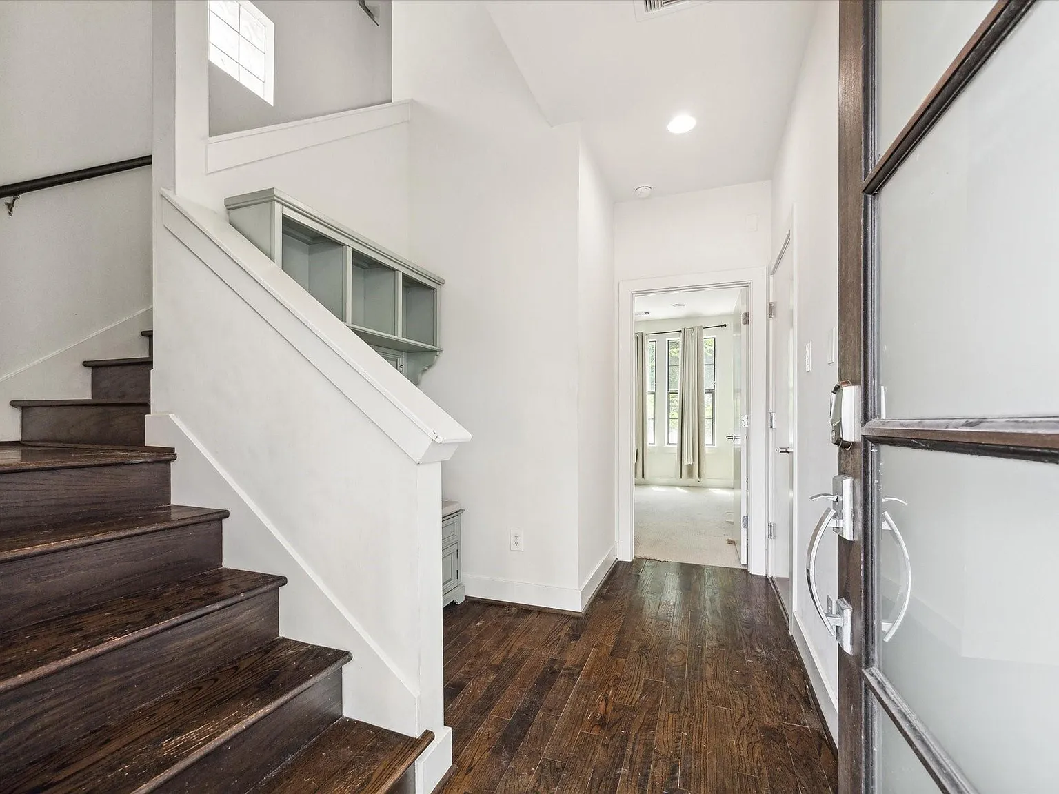3 bed, 3.5 bath, 2206 sqft, $3,700 — Photo 4