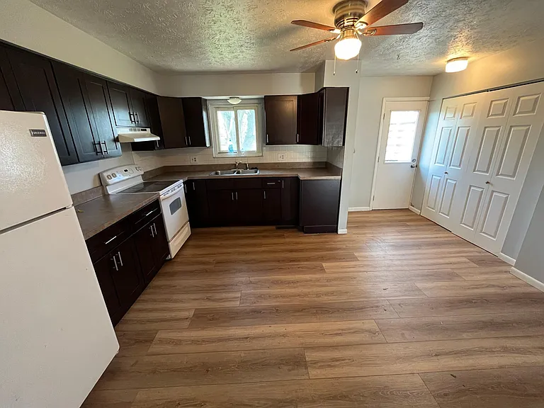 3224 Laurel Rd — Photo 3