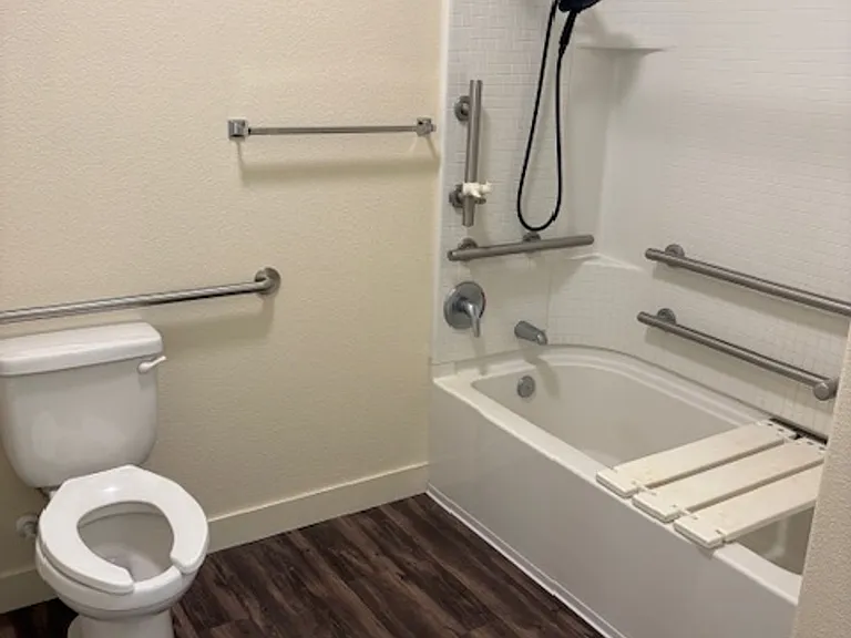 Luxe Ripon Apartments — Photo 18
