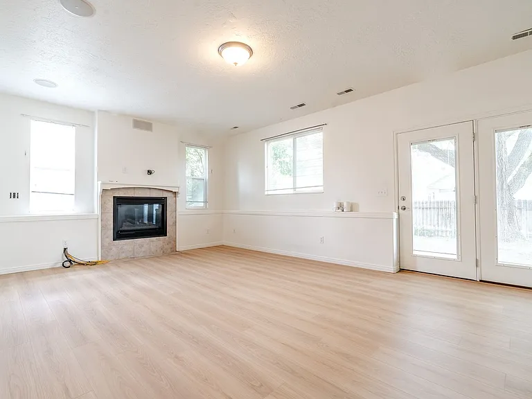 1007 N 525 W — Photo 11