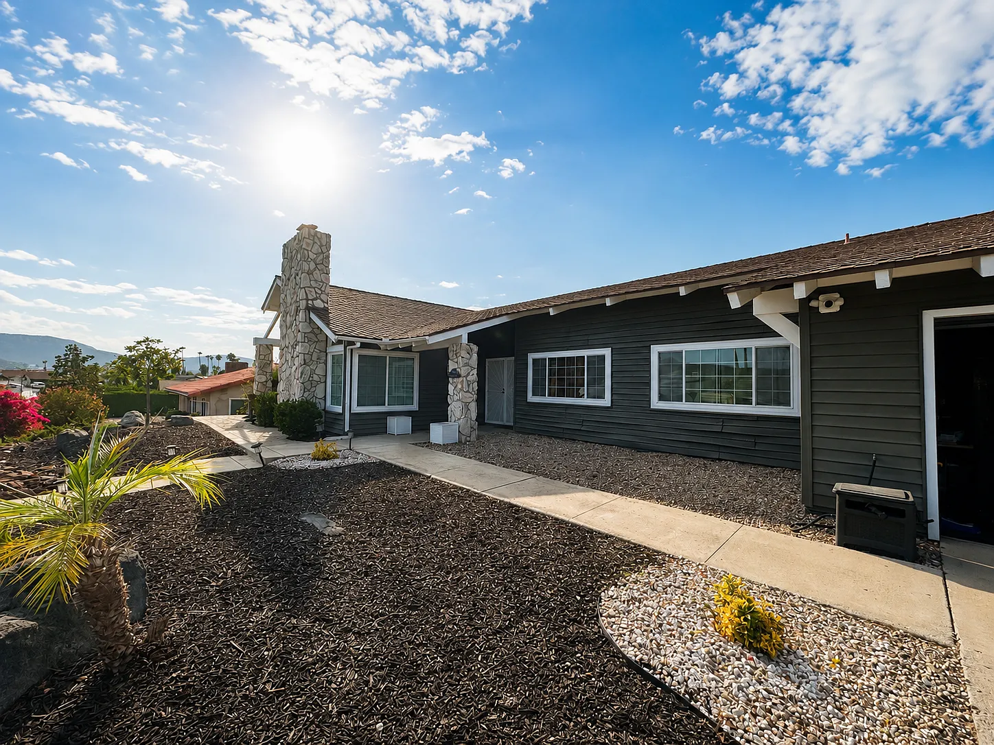 4 bed, 2092 sqft, $4,800 — Photo 2