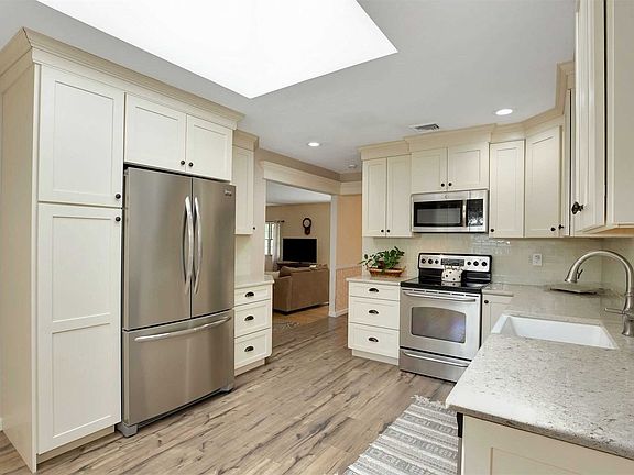 4th image of 39 Sejon Dr