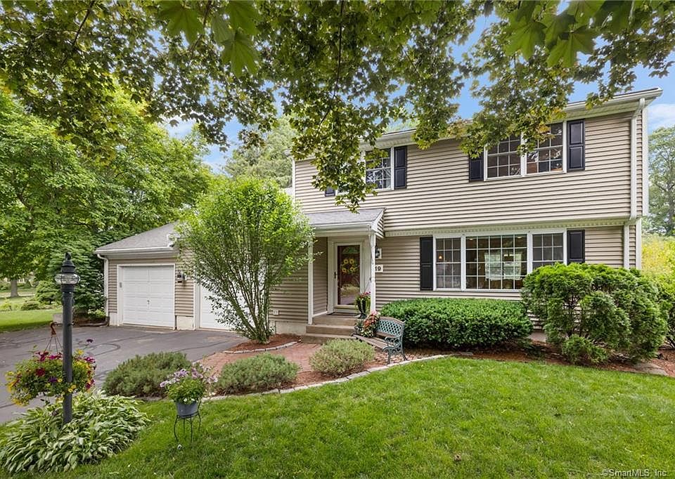 1st image of 19 Deerfield Drive