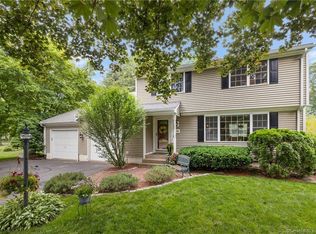19 Deerfield Dr, Glastonbury, CT 06033