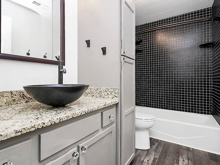 1109 E Morehead St — Photo 13