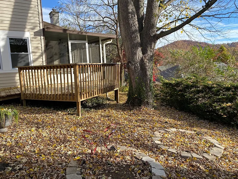 40 Larchmont Rd — Photo 59