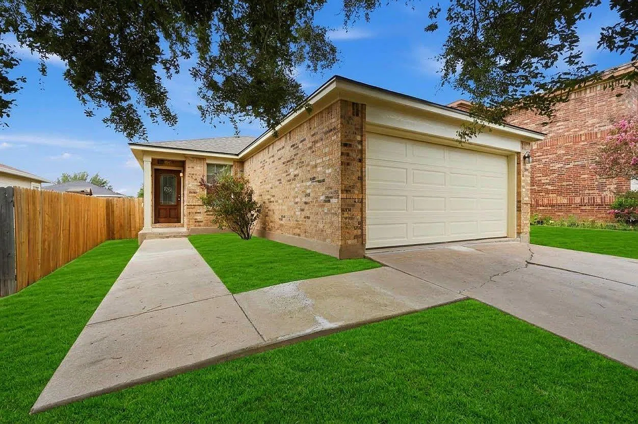 3 bed, 2.0 bath, 1342 sqft, $1,855 — Photo 1