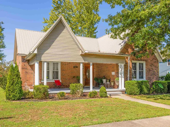 931 S 8th St, Mayfield, KY 42066